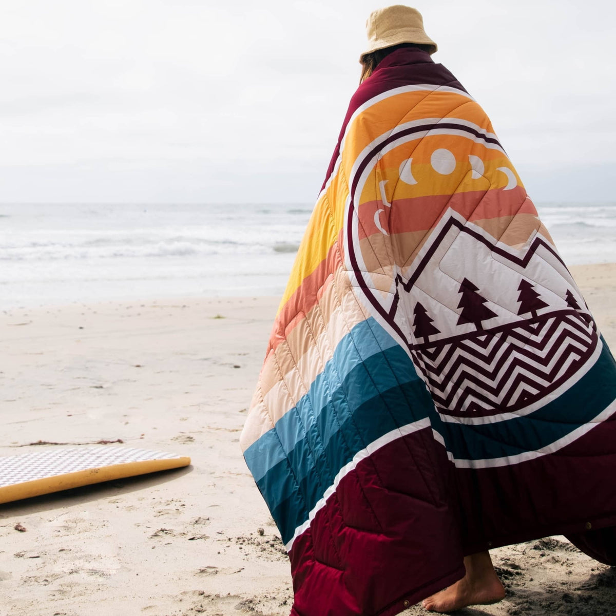 Voited Cloudtouch™ Indoor/Outdoor Camping Blanket - Camp Vibes / Berry