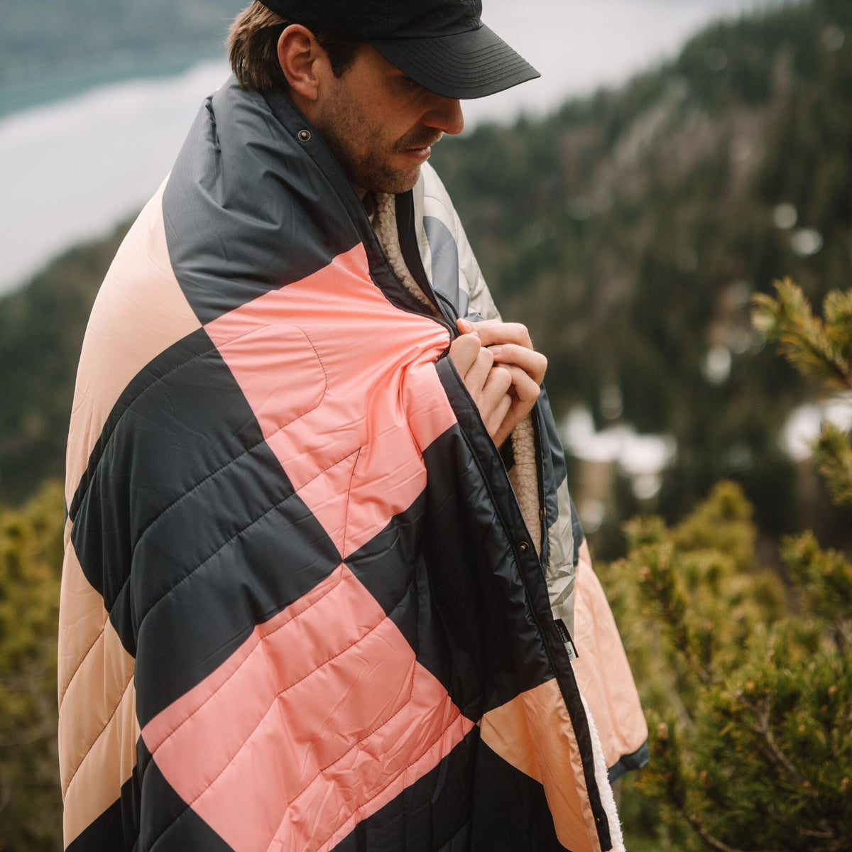 Voited Cloudtouch™ Indoor/Outdoor Camping Blanket - Wavecheck