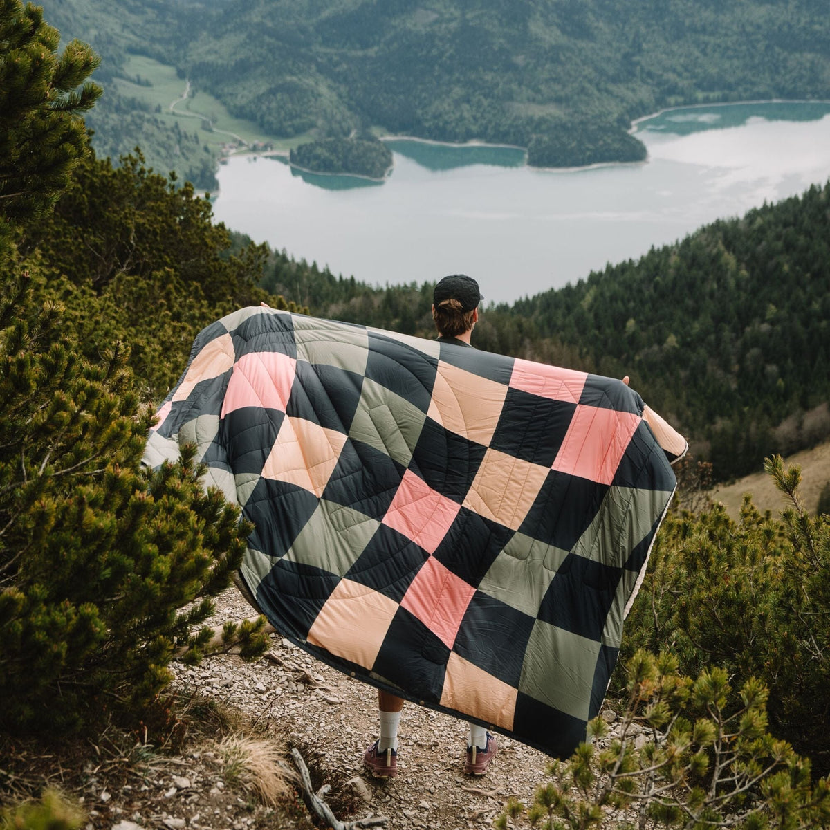 Voited Cloudtouch™ Indoor/Outdoor Camping Blanket - Wavecheck
