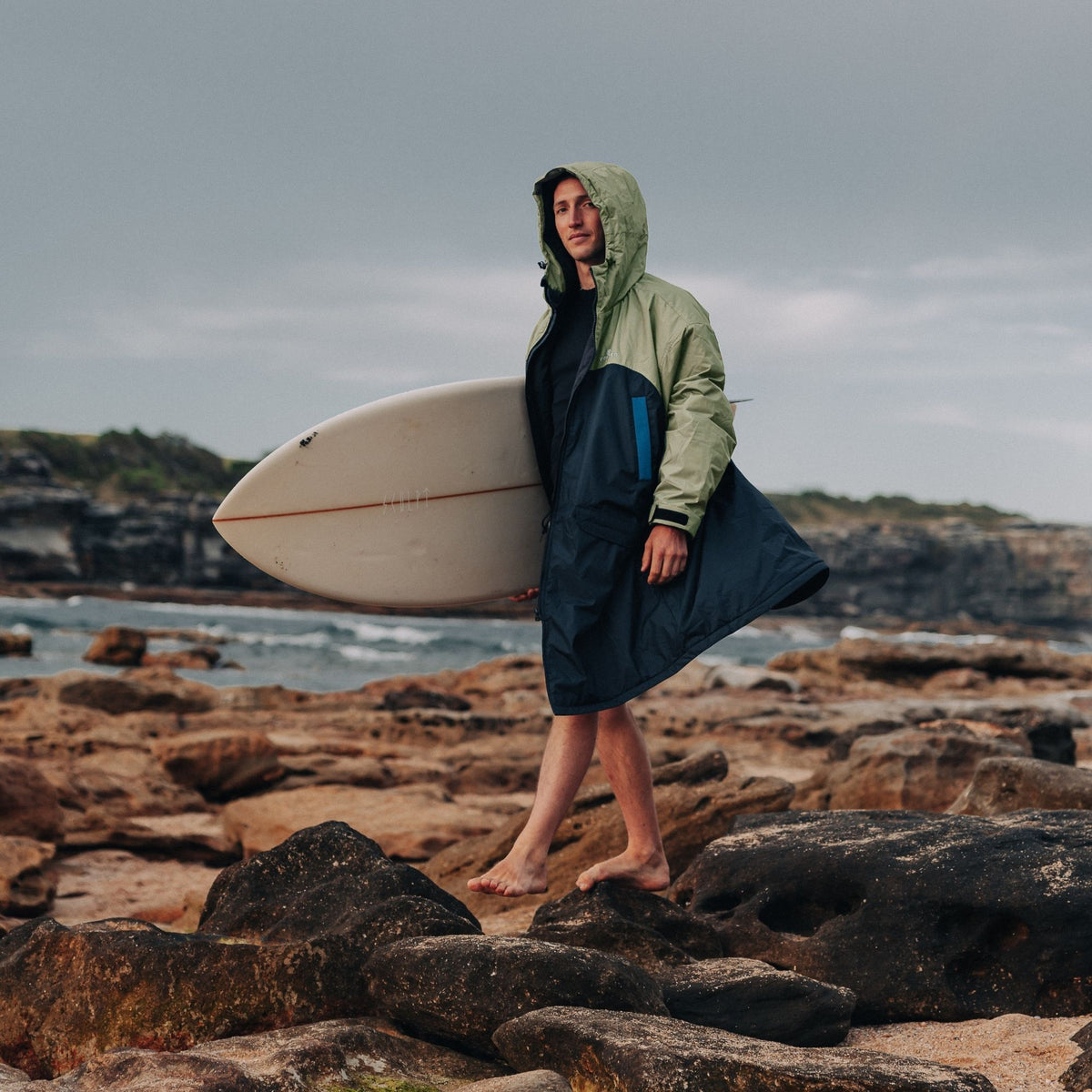 VOITED 3rd Edition Outdoor Changing Robe & Drycoat for Surfing, Camping, Vanlife & Wild Swimming - Ocean Navy/Olive