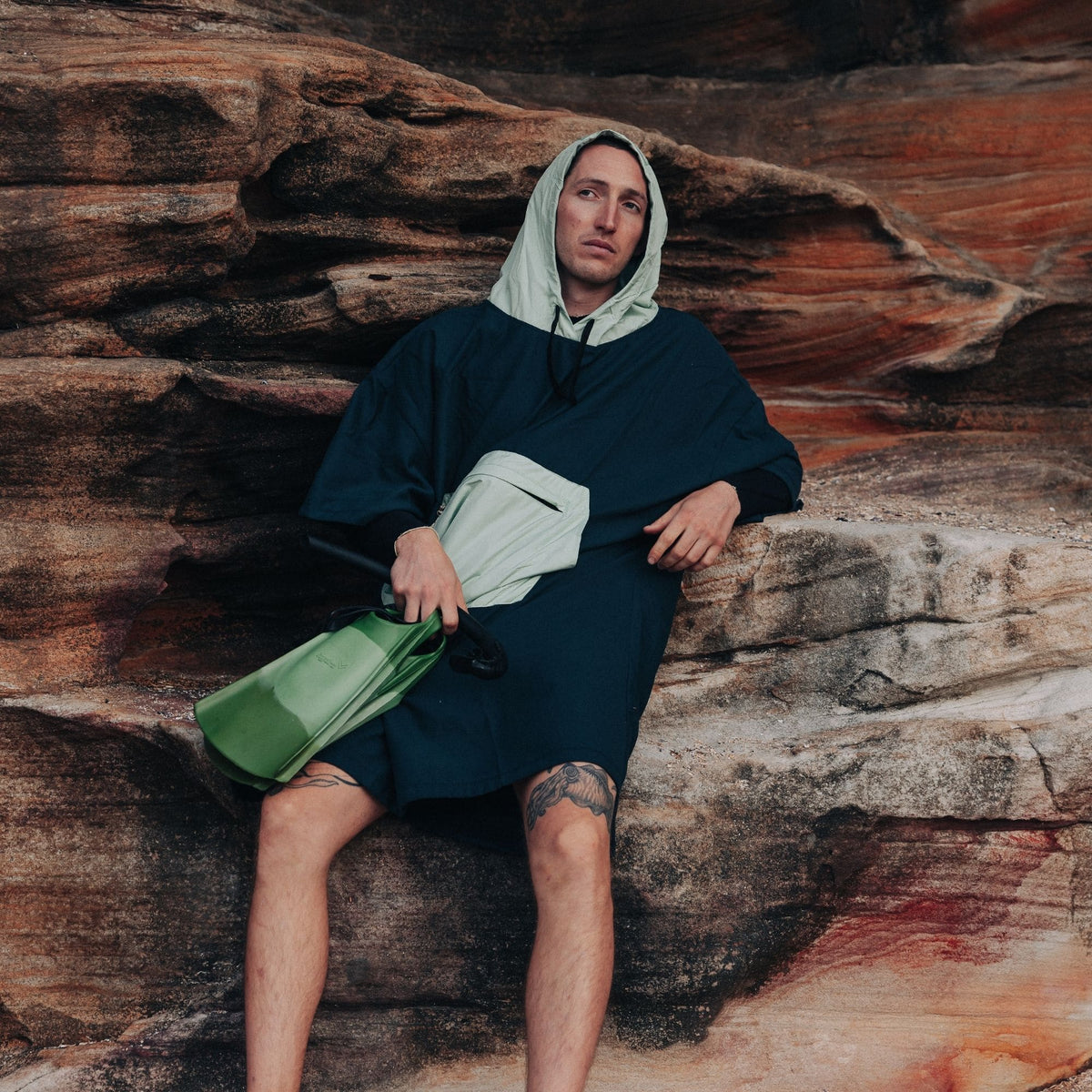 Voited Micro Fleece Poncho - Ocean Navy/Cameo Green