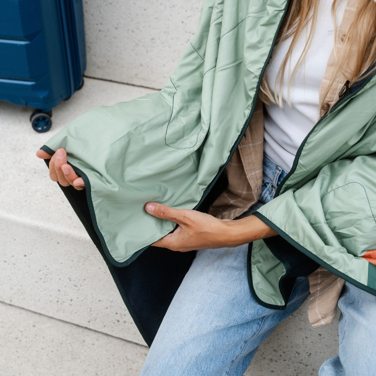 VOITED NeckPack Travel PillowBlanket - Jasper / Tree Green