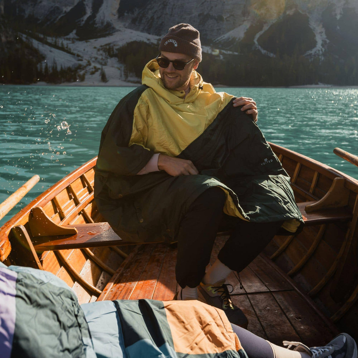 Voited Trooper Outdoor Premium Poncho-Blanket - Green Gabels / Dusty Sand