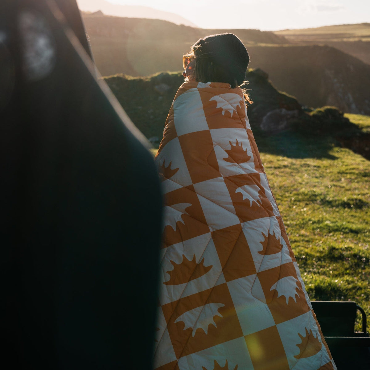 Voited Cloudtouch™ Indoor/Outdoor Camping Blanket - Concha